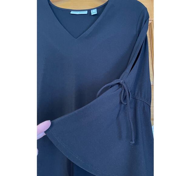 Susan Graver Liquid Knit Split 3/4 Bell Sleeve Top Black Size Small NWOT - Picture 3 of 7